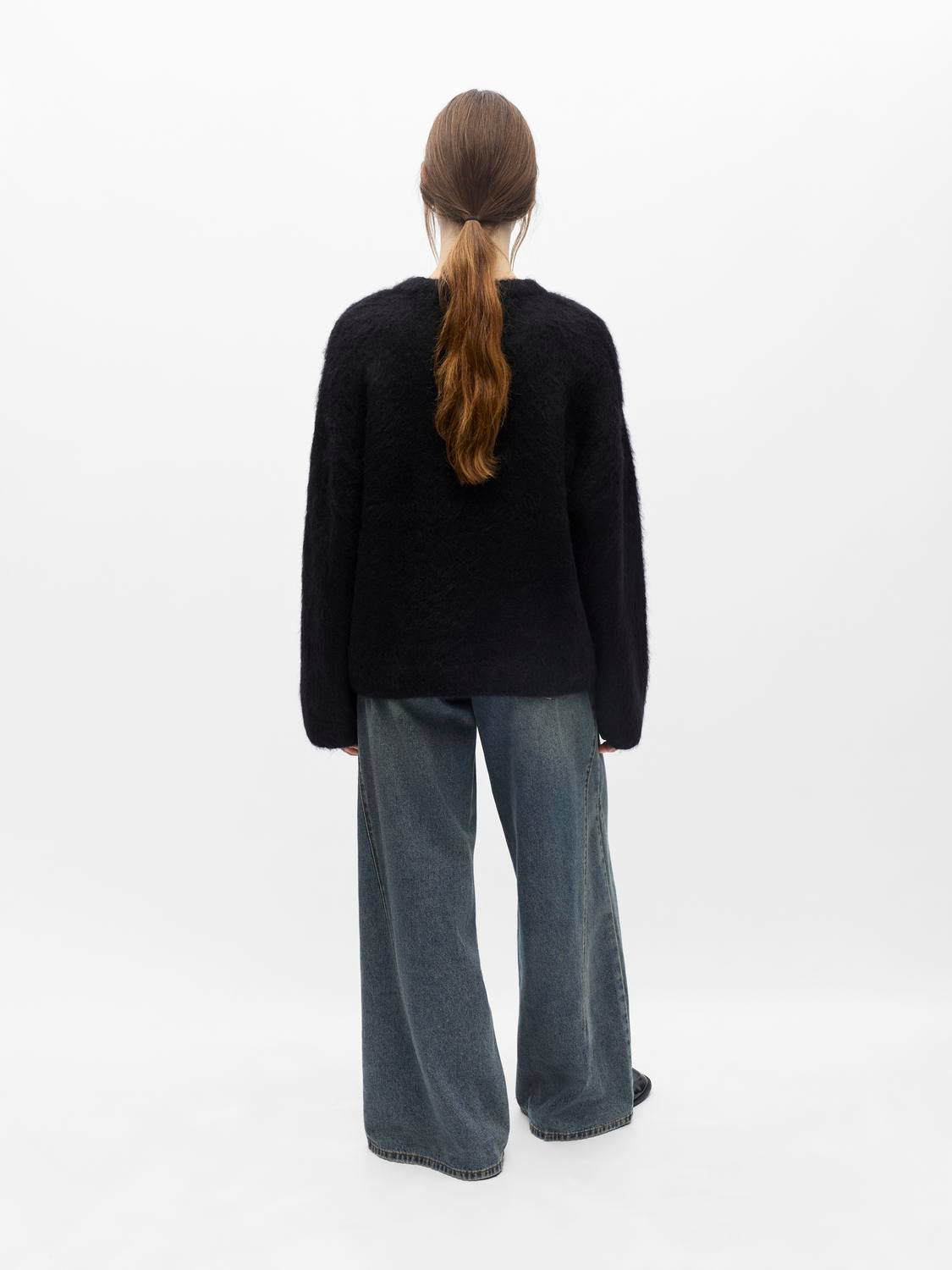 model_shot-back